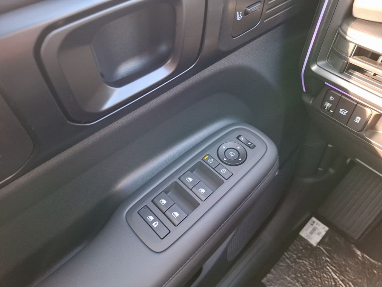 https://csb-strapi-files.fsn1.your-objectstorage.com/inventory-cars/images/724a542221383fedbdd6deacffe39a0ea0aa45d3/13_1280_2281.jpg