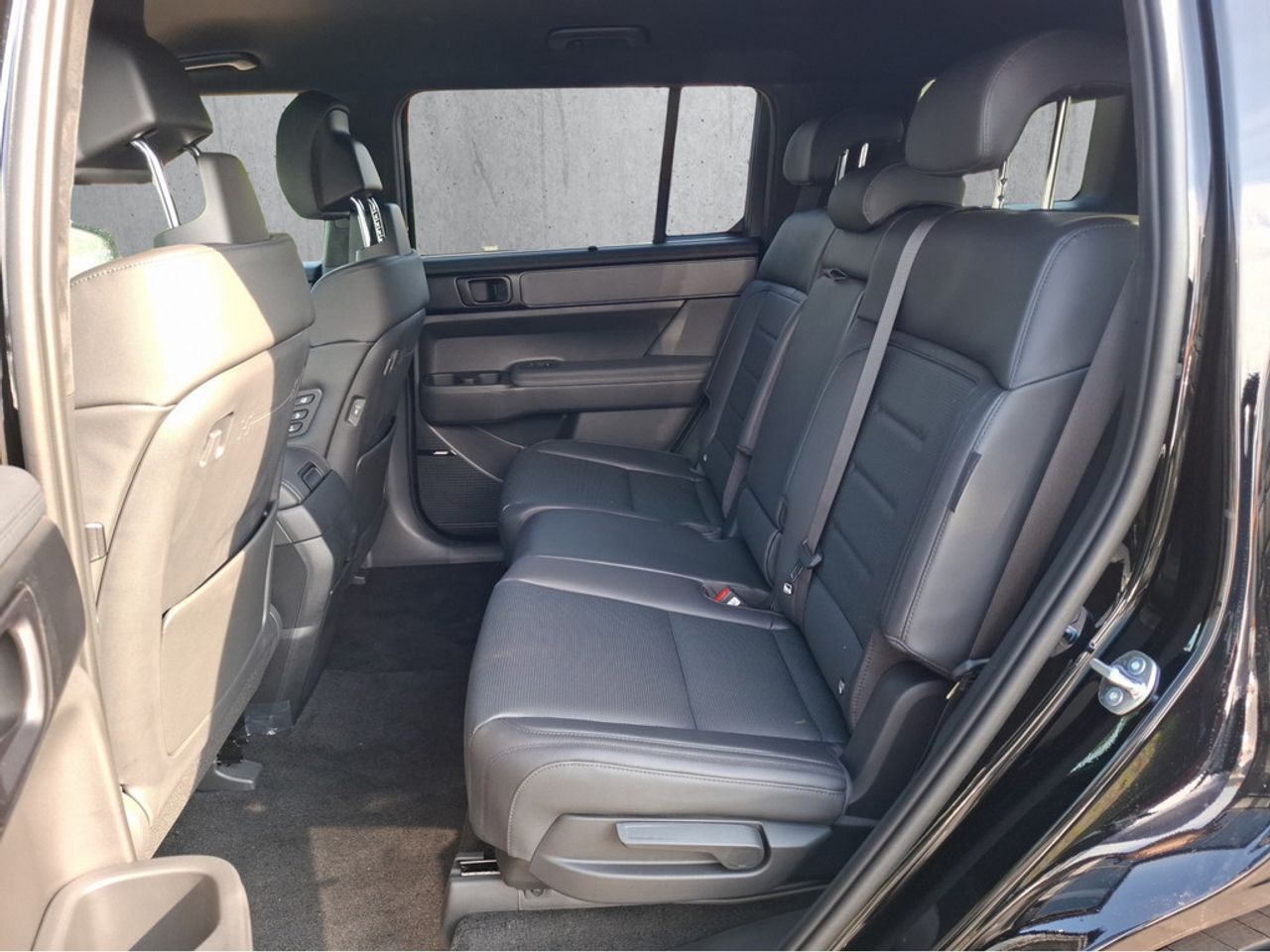 https://csb-strapi-files.fsn1.your-objectstorage.com/inventory-cars/images/724a542221383fedbdd6deacffe39a0ea0aa45d3/14_1280_6523.jpg
