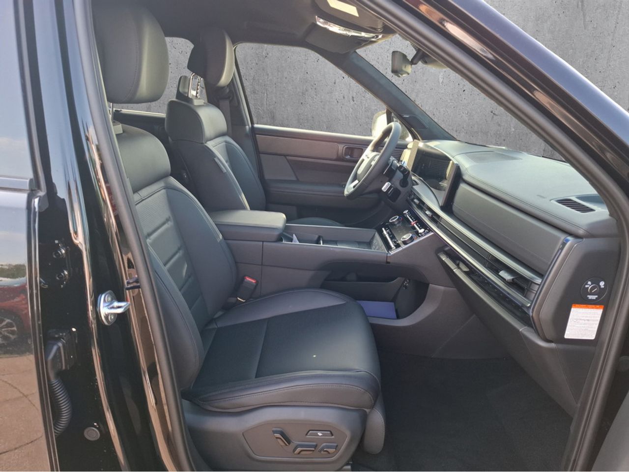 https://csb-strapi-files.fsn1.your-objectstorage.com/inventory-cars/images/724a542221383fedbdd6deacffe39a0ea0aa45d3/19_1280_2273.jpg
