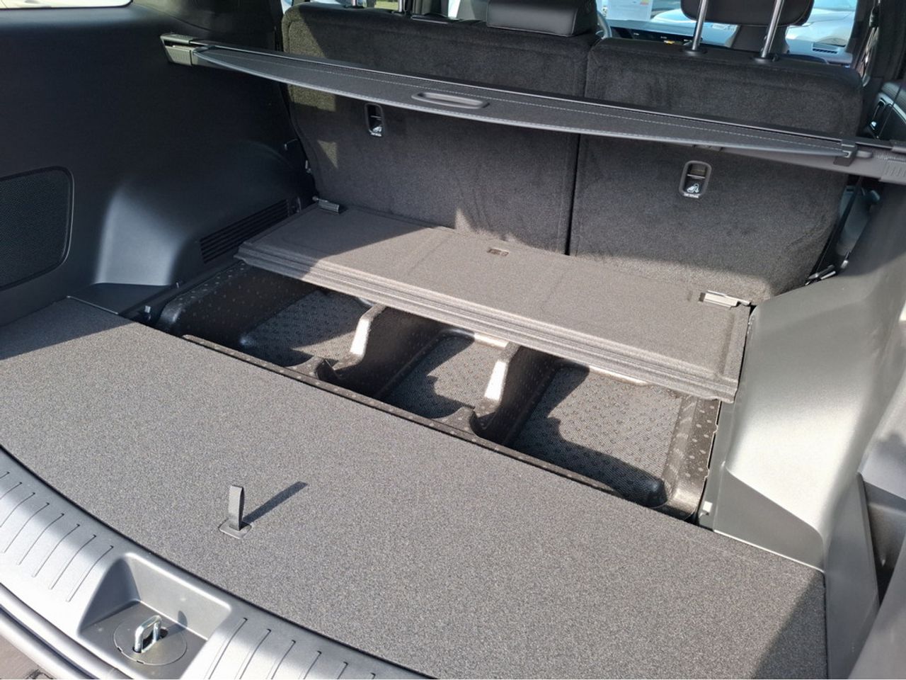 https://csb-strapi-files.fsn1.your-objectstorage.com/inventory-cars/images/724a542221383fedbdd6deacffe39a0ea0aa45d3/20_1280_9617.jpg