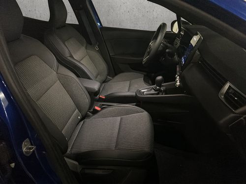https://csb-strapi-files.fsn1.your-objectstorage.com/inventory-cars/images/72b09fa74f01c857d620420bda8ce6978c590aeb/20_500_5130.jpg