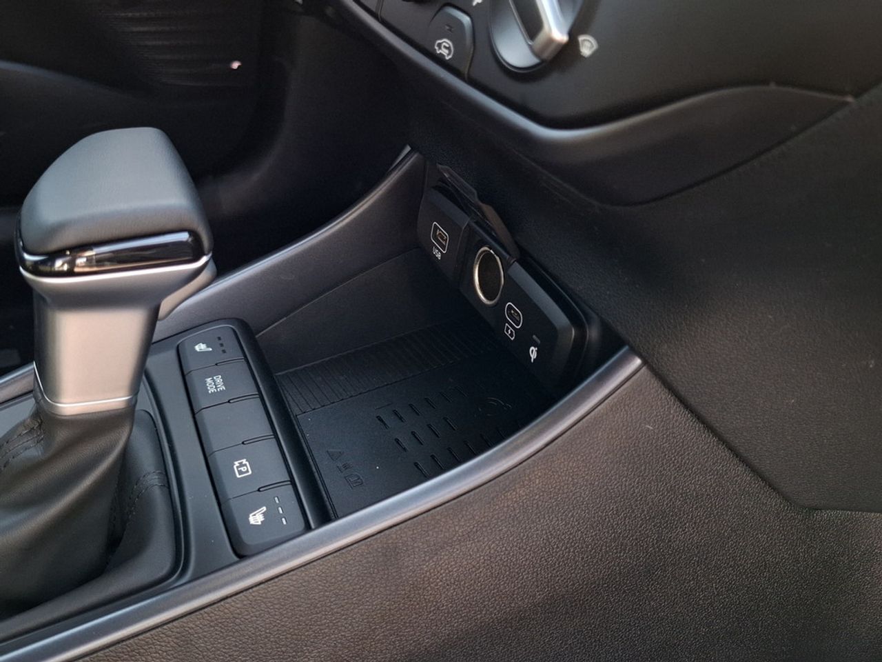 https://csb-strapi-files.fsn1.your-objectstorage.com/inventory-cars/images/73025e1c9e16a43de977d8f58f5c1d03ccd2172b/20_1280_4083.jpg