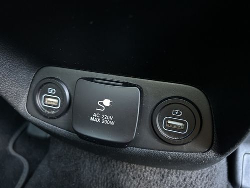 https://csb-strapi-files.fsn1.your-objectstorage.com/inventory-cars/images/741f7d80934fc152cd90ba13bbef27bf6d155eef/21_500_8974.jpg