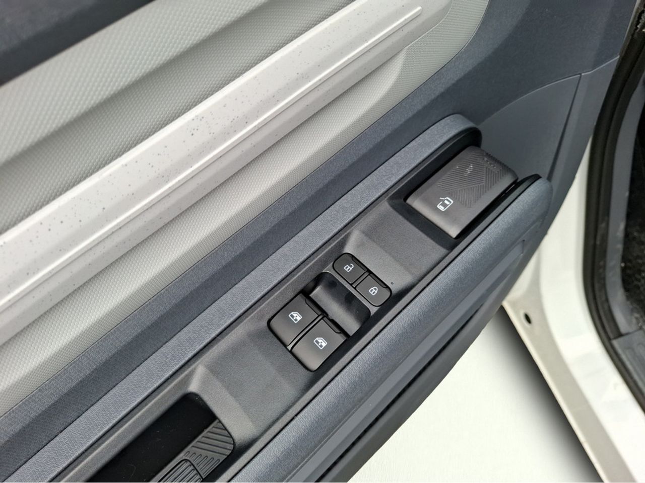 https://csb-strapi-files.fsn1.your-objectstorage.com/inventory-cars/images/7552825947d8065c328b1bc4264173270cf2425c/13_1280_1848.jpg