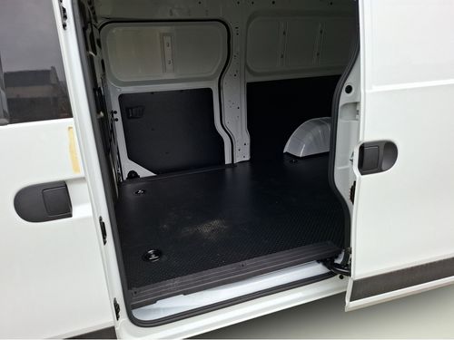 https://csb-strapi-files.fsn1.your-objectstorage.com/inventory-cars/images/7552825947d8065c328b1bc4264173270cf2425c/14_500_9130.jpg