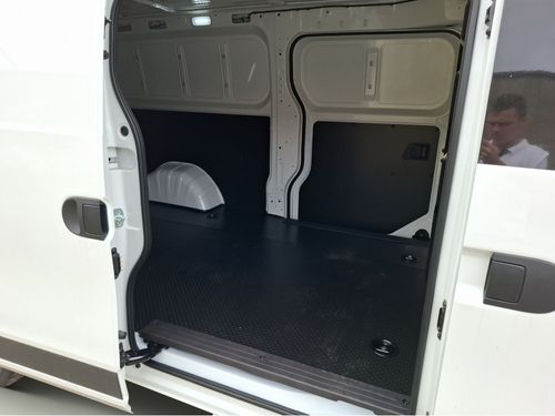 https://csb-strapi-files.fsn1.your-objectstorage.com/inventory-cars/images/7552825947d8065c328b1bc4264173270cf2425c/18_500_5945.jpg