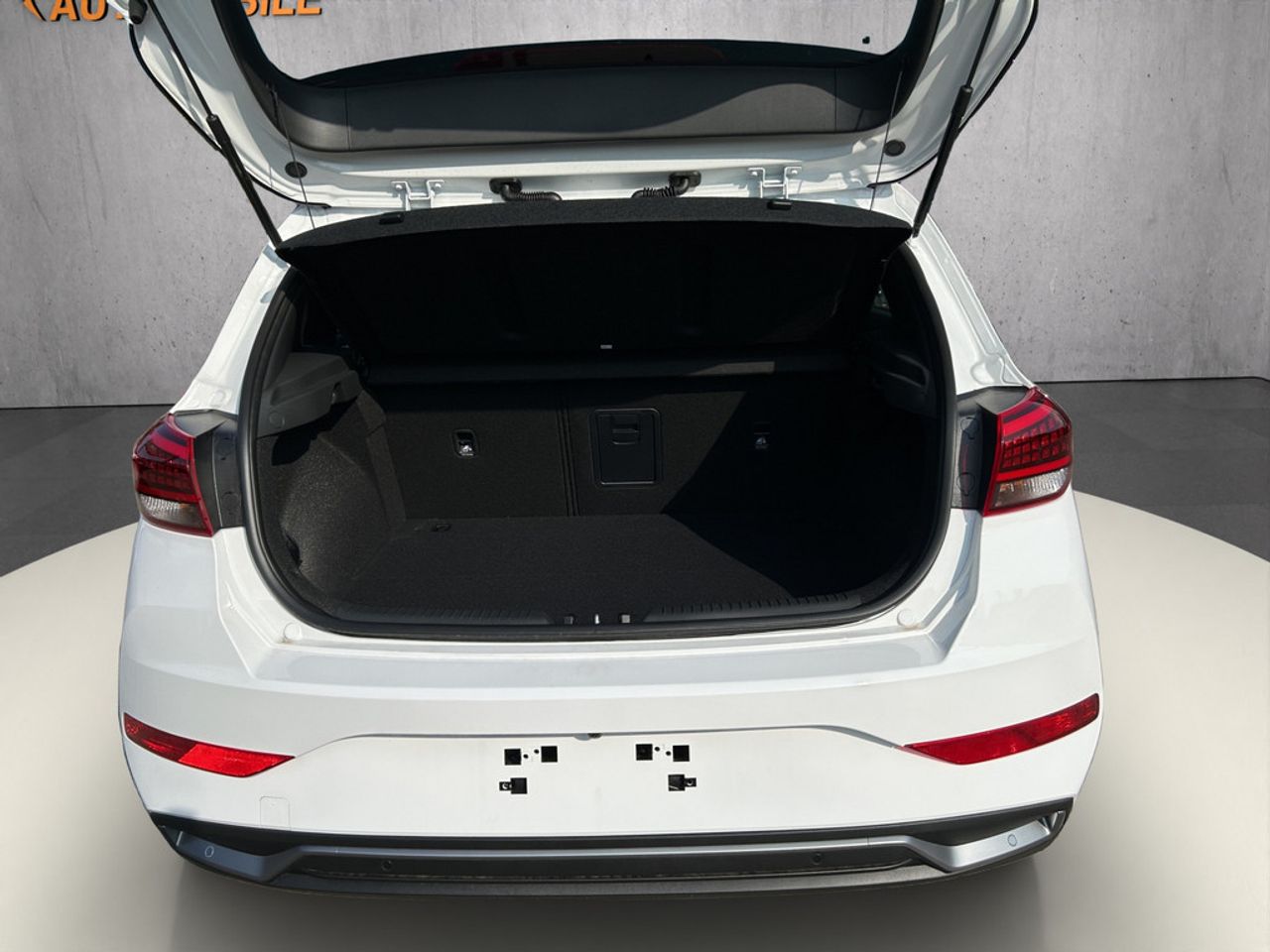 https://csb-strapi-files.fsn1.your-objectstorage.com/inventory-cars/images/75fe97ad885cff799f86af75bd9bd69a305056c6/18_1280_4079.jpg