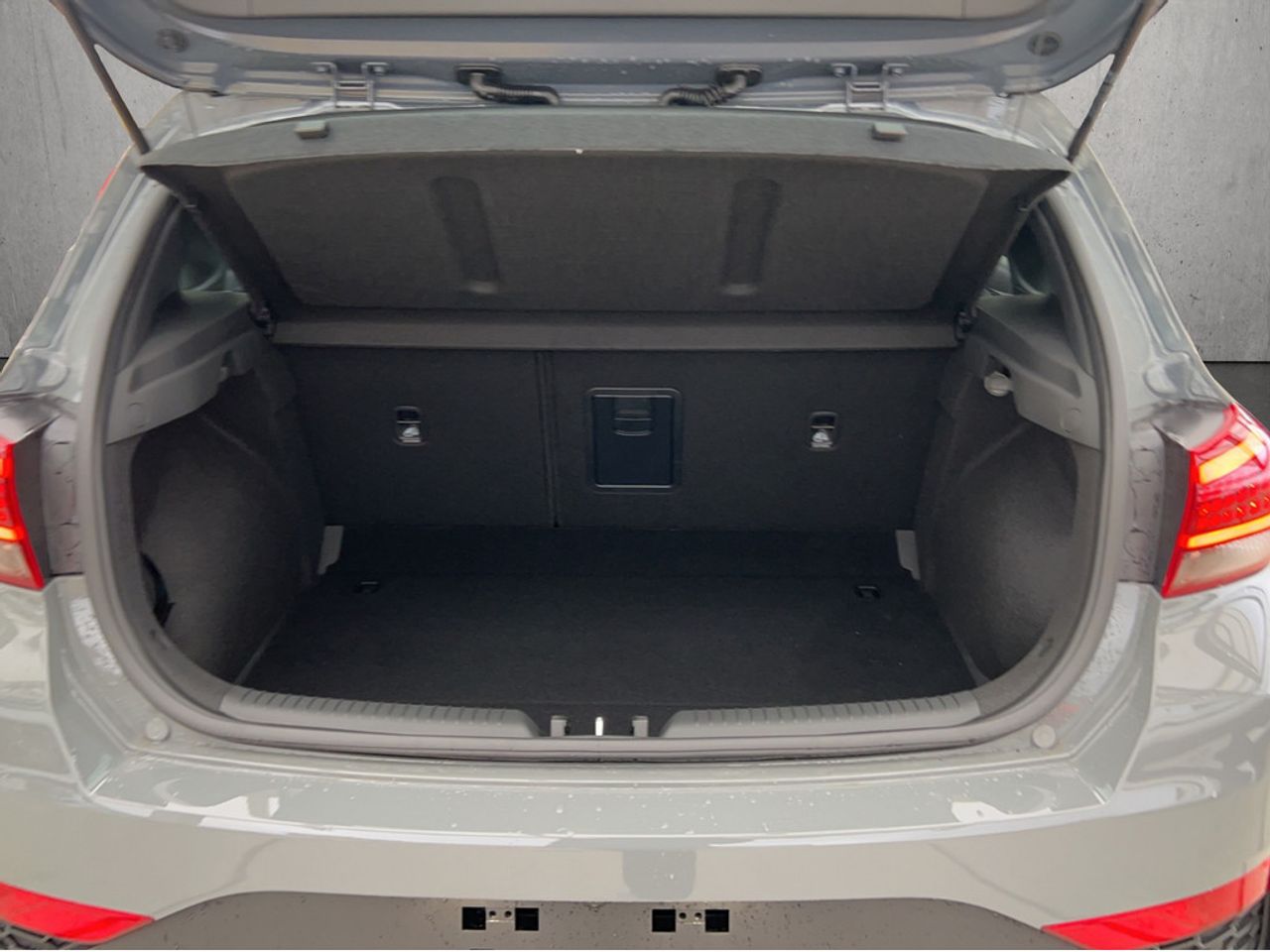 https://csb-strapi-files.fsn1.your-objectstorage.com/inventory-cars/images/79127a90419c7d6b5ab529d2df865b2c0656ab25/18_1280_1972.jpg