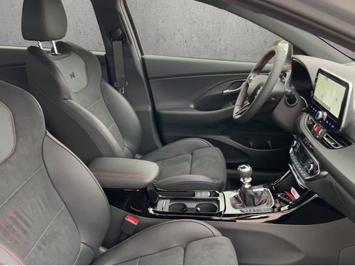 https://csb-strapi-files.fsn1.your-objectstorage.com/inventory-cars/images/79127a90419c7d6b5ab529d2df865b2c0656ab25/20_500_8375.jpg