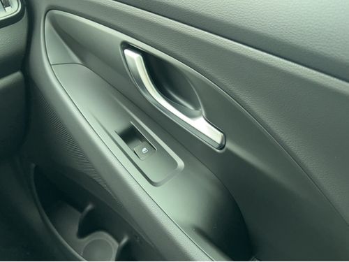 https://csb-strapi-files.fsn1.your-objectstorage.com/inventory-cars/images/79127a90419c7d6b5ab529d2df865b2c0656ab25/21_500_6091.jpg