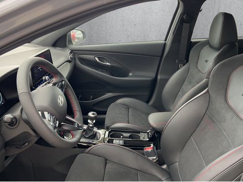 https://csb-strapi-files.fsn1.your-objectstorage.com/inventory-cars/images/79127a90419c7d6b5ab529d2df865b2c0656ab25/9_500_9806.jpg
