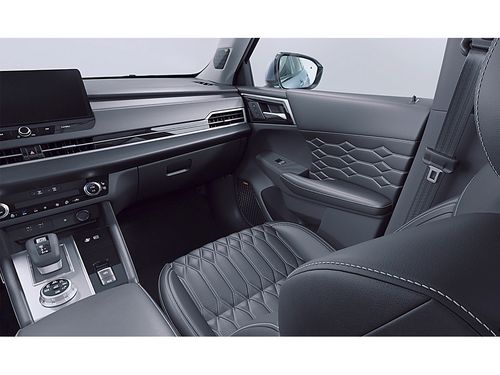 https://csb-strapi-files.fsn1.your-objectstorage.com/inventory-cars/images/7adb179be4efbd3e6904fab40e075141fd676c36/10_500_9080.jpg