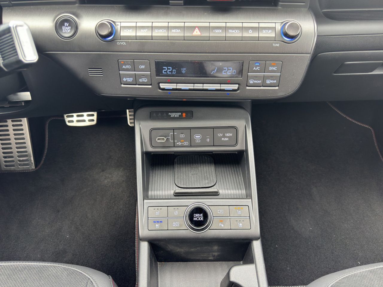 https://csb-strapi-files.fsn1.your-objectstorage.com/inventory-cars/images/7b9649996bea0e06b0281fdfe286de7dbfde035a/18_1280_5883.jpg