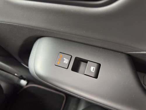 https://csb-strapi-files.fsn1.your-objectstorage.com/inventory-cars/images/7b9649996bea0e06b0281fdfe286de7dbfde035a/21_500_1395.jpg
