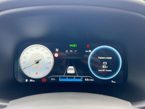 https://csb-strapi-files.fsn1.your-objectstorage.com/inventory-cars/images/7c1970ee128b2d6b1bb8c735a816e1d3d77a0724/11_500_2717.jpg
