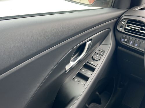 https://csb-strapi-files.fsn1.your-objectstorage.com/inventory-cars/images/7c1970ee128b2d6b1bb8c735a816e1d3d77a0724/13_500_1688.jpg