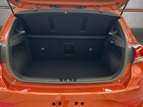 https://csb-strapi-files.fsn1.your-objectstorage.com/inventory-cars/images/7c1970ee128b2d6b1bb8c735a816e1d3d77a0724/18_500_8531.jpg