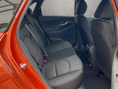 https://csb-strapi-files.fsn1.your-objectstorage.com/inventory-cars/images/7c1970ee128b2d6b1bb8c735a816e1d3d77a0724/19_500_1208.jpg