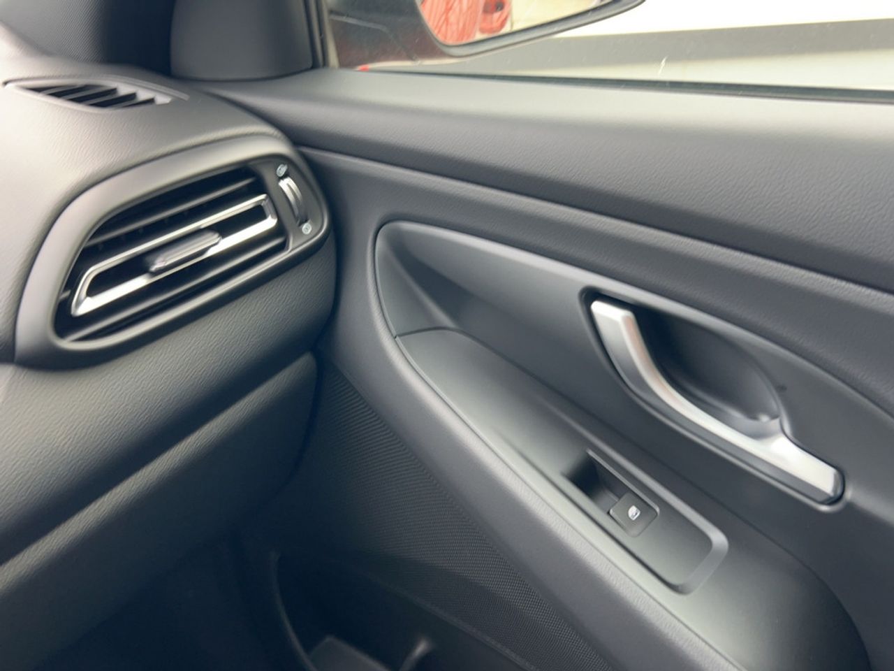 https://csb-strapi-files.fsn1.your-objectstorage.com/inventory-cars/images/7c1970ee128b2d6b1bb8c735a816e1d3d77a0724/21_1280_2647.jpg