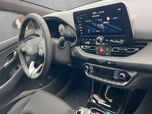 https://csb-strapi-files.fsn1.your-objectstorage.com/inventory-cars/images/7c1970ee128b2d6b1bb8c735a816e1d3d77a0724/22_500_9523.jpg