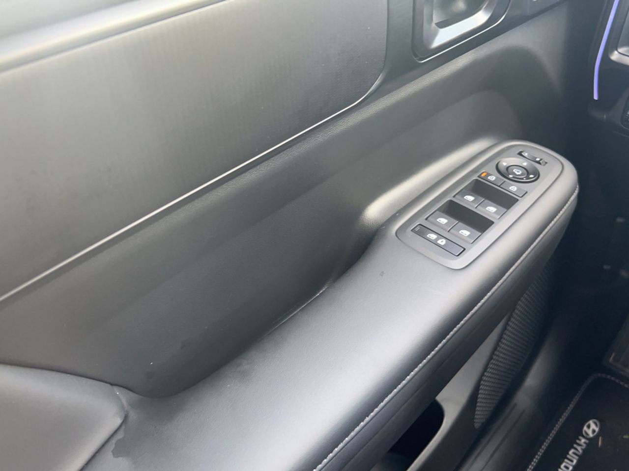 https://csb-strapi-files.fsn1.your-objectstorage.com/inventory-cars/images/7c9c3e2c57d51c80ca8f42a0a1da781f1e1160eb/13_1280_8461.jpg