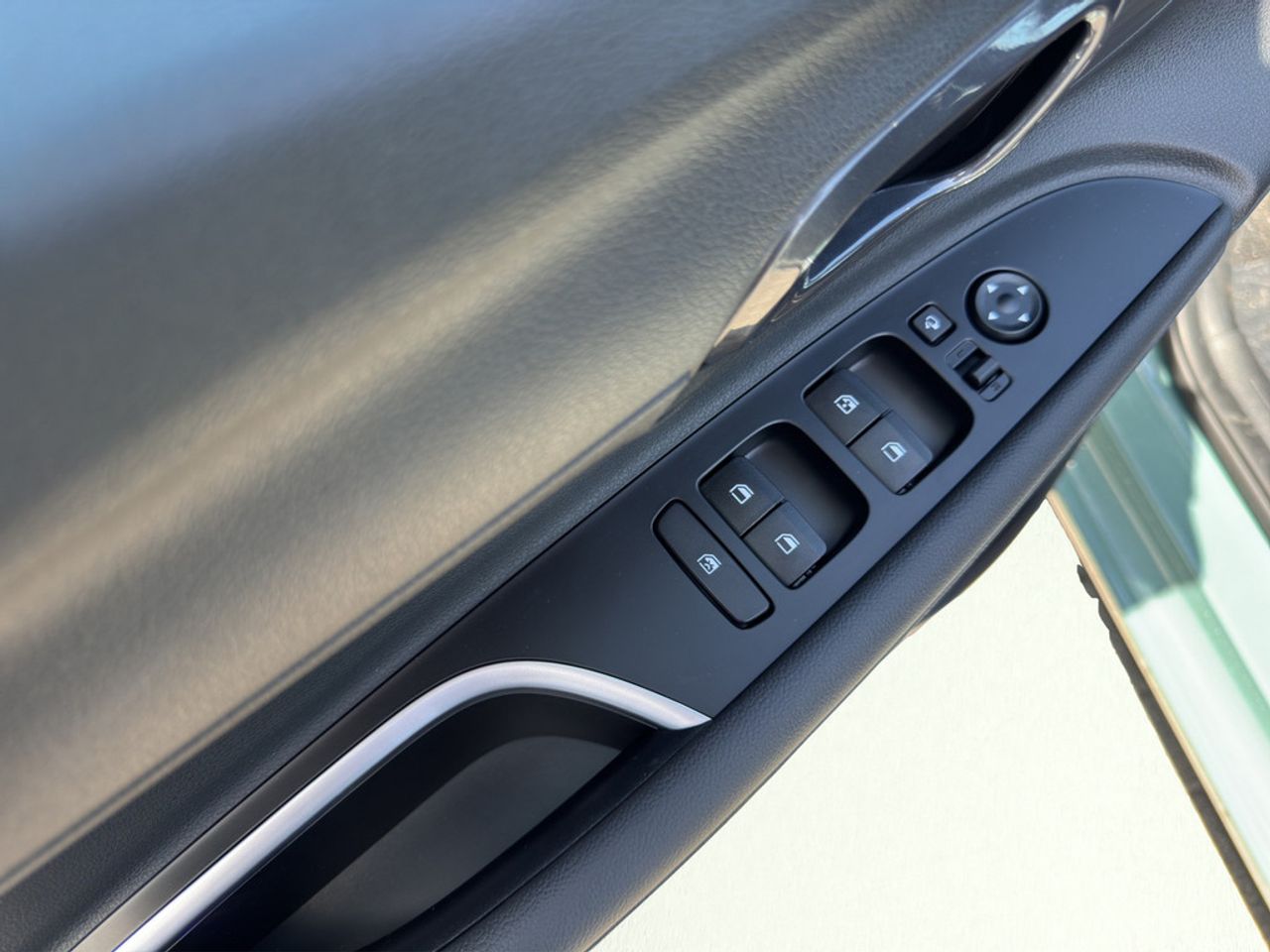 https://csb-strapi-files.fsn1.your-objectstorage.com/inventory-cars/images/7ccbfe68a3b4c9bc42bde00fc90b6be35fe99e77/11_1280_8915.jpg