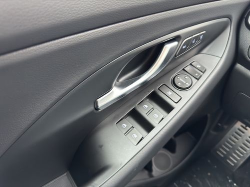 https://csb-strapi-files.fsn1.your-objectstorage.com/inventory-cars/images/7cdc97dbfb624856abe0fd33e12af061e9824ef1/13_500_5533.jpg