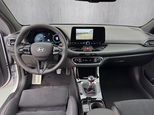 https://csb-strapi-files.fsn1.your-objectstorage.com/inventory-cars/images/7cdc97dbfb624856abe0fd33e12af061e9824ef1/16_500_4638.jpg