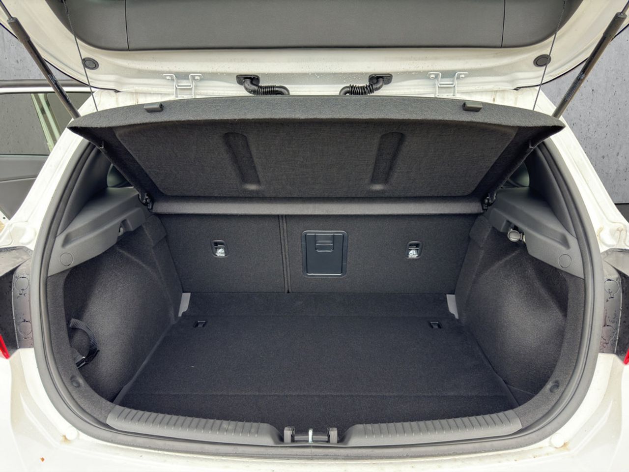 https://csb-strapi-files.fsn1.your-objectstorage.com/inventory-cars/images/7cdc97dbfb624856abe0fd33e12af061e9824ef1/18_1280_7952.jpg