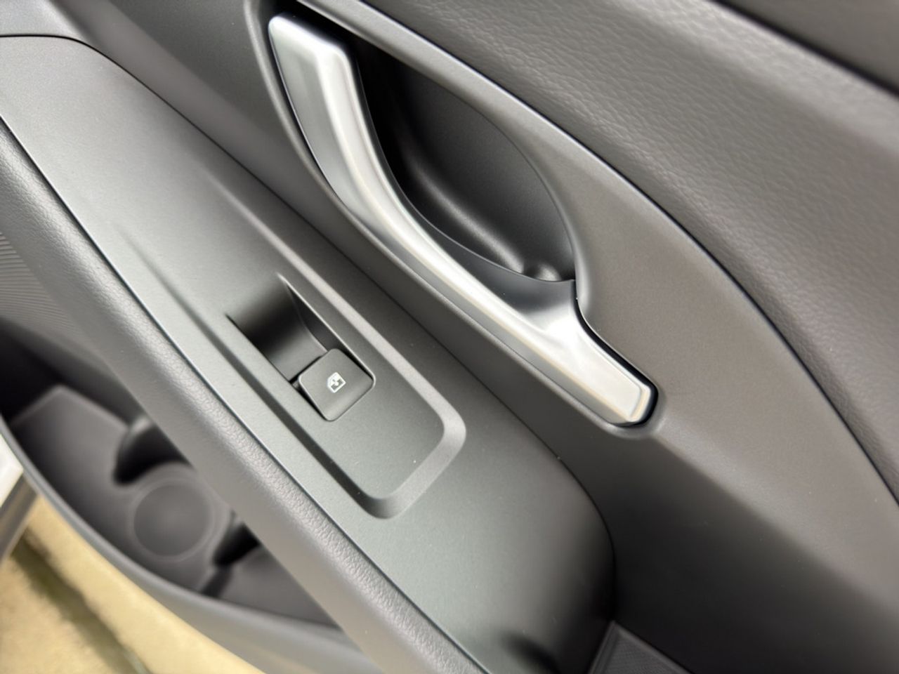 https://csb-strapi-files.fsn1.your-objectstorage.com/inventory-cars/images/7cdc97dbfb624856abe0fd33e12af061e9824ef1/21_1280_3907.jpg