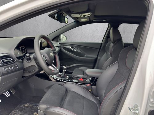 https://csb-strapi-files.fsn1.your-objectstorage.com/inventory-cars/images/7cdc97dbfb624856abe0fd33e12af061e9824ef1/9_500_1885.jpg