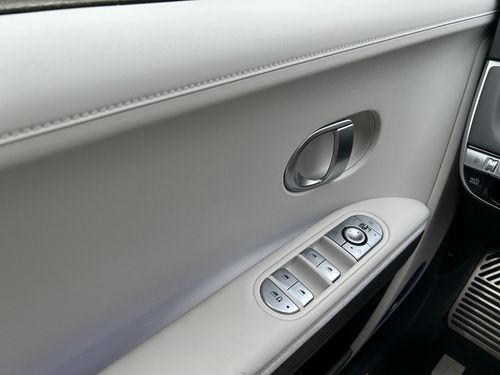 https://csb-strapi-files.fsn1.your-objectstorage.com/inventory-cars/images/7d608403ed53537e09238017d9b2fdc1f8138be5/13_500_3620.jpg