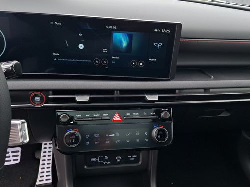 https://csb-strapi-files.fsn1.your-objectstorage.com/inventory-cars/images/7da6afaddb636b347aaa1c5ded96e43bc6d8ffe7/12_500_6907.jpg