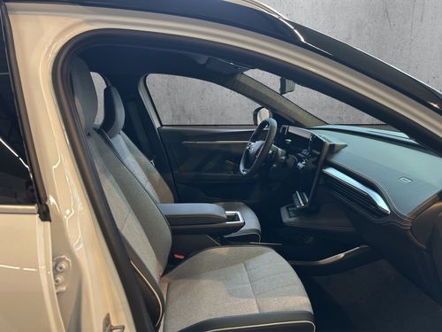 https://csb-strapi-files.fsn1.your-objectstorage.com/inventory-cars/images/7f6ad908e0d34b78e79b2b8d6f85f8d894d873ce/17_500_3601.jpg