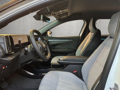 https://csb-strapi-files.fsn1.your-objectstorage.com/inventory-cars/images/7f6ad908e0d34b78e79b2b8d6f85f8d894d873ce/7_500_9353.jpg