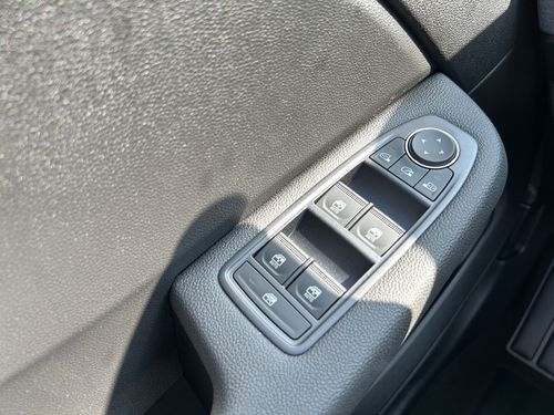 https://csb-strapi-files.fsn1.your-objectstorage.com/inventory-cars/images/7fc06c1f5618e32816afb914fc745ae14d75e11b/13_500_1427.jpg