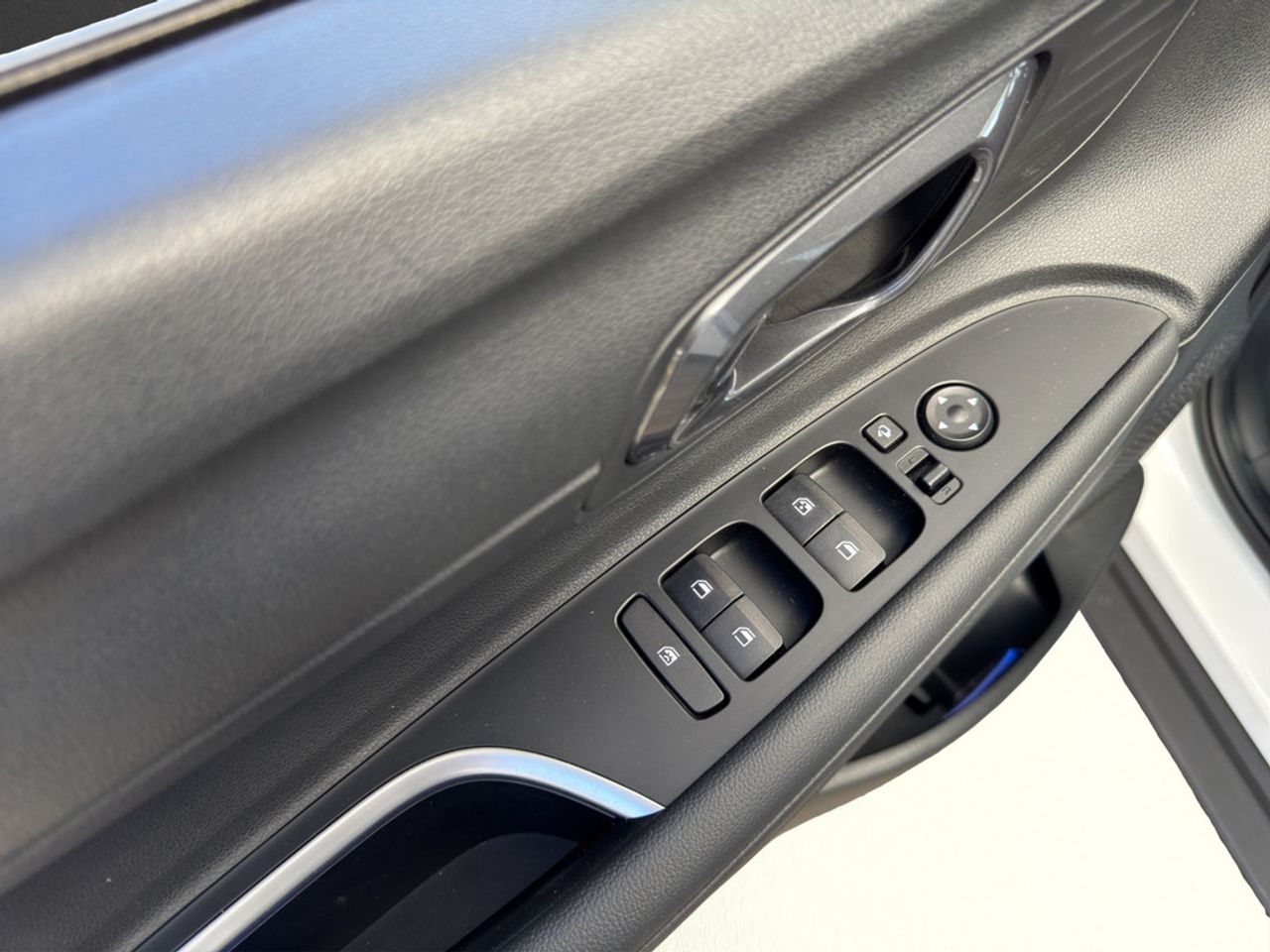 https://csb-strapi-files.fsn1.your-objectstorage.com/inventory-cars/images/801140e92601fc60f7b877404973a4e02b48459b/11_1280_8635.jpg