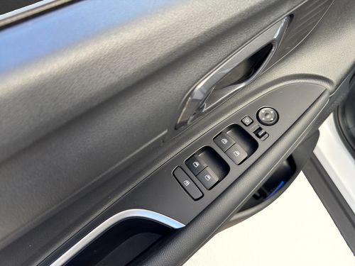 https://csb-strapi-files.fsn1.your-objectstorage.com/inventory-cars/images/801140e92601fc60f7b877404973a4e02b48459b/11_500_9625.jpg