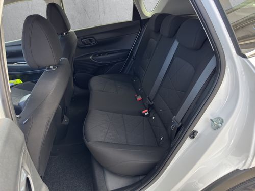 https://csb-strapi-files.fsn1.your-objectstorage.com/inventory-cars/images/801140e92601fc60f7b877404973a4e02b48459b/12_500_2171.jpg