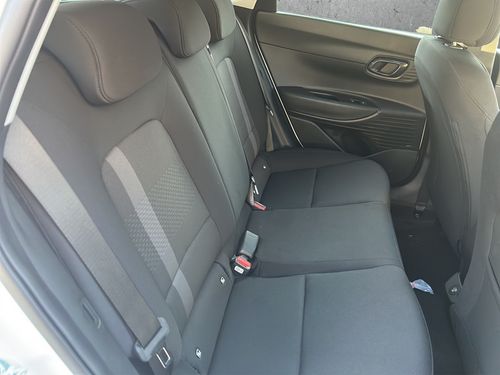 https://csb-strapi-files.fsn1.your-objectstorage.com/inventory-cars/images/8190c00a44e5fc9457162a871e83a2e8be887ec6/19_500_3055.jpg