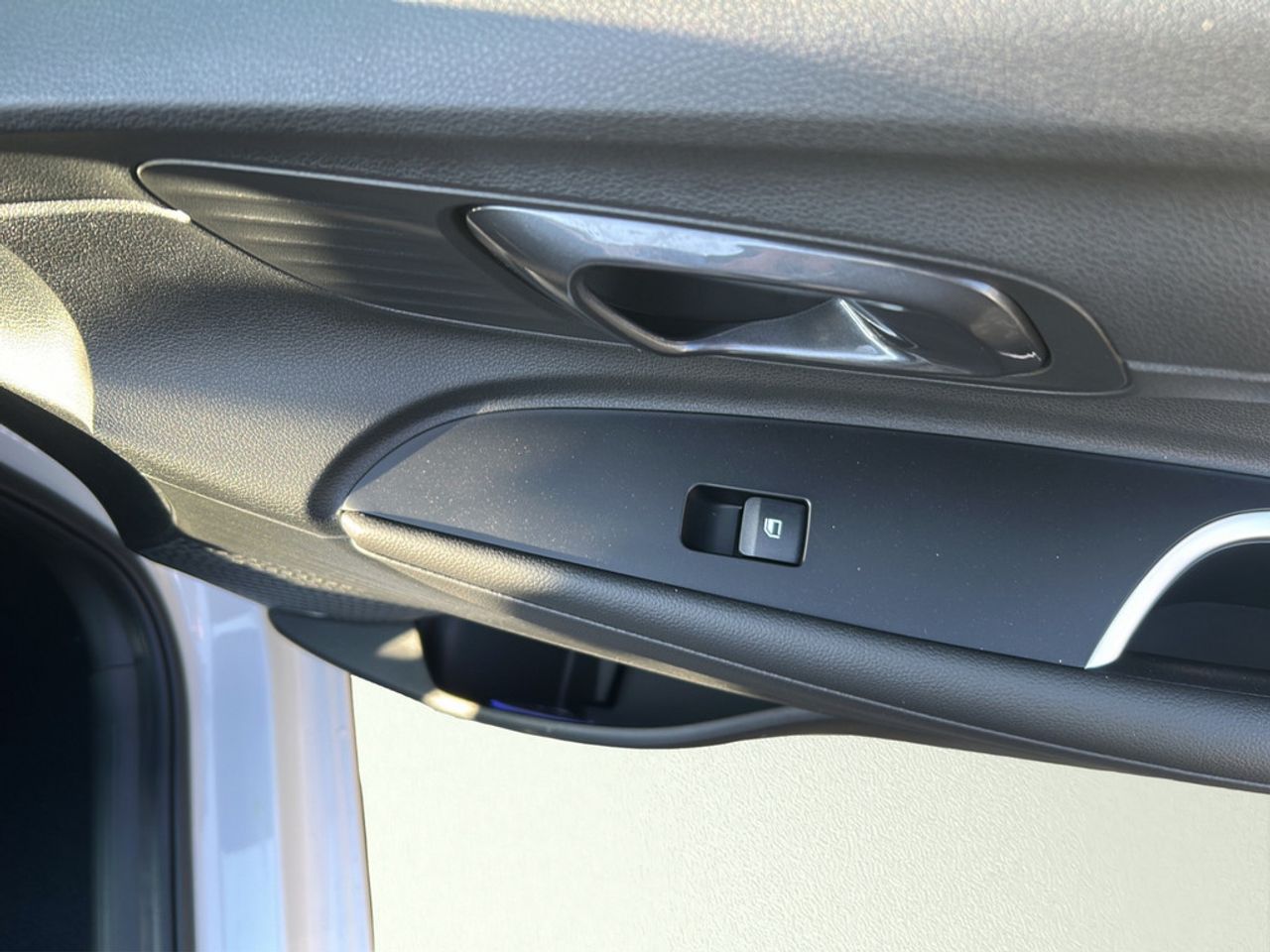 https://csb-strapi-files.fsn1.your-objectstorage.com/inventory-cars/images/8190c00a44e5fc9457162a871e83a2e8be887ec6/21_1280_1985.jpg