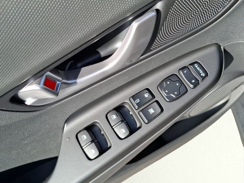 https://csb-strapi-files.fsn1.your-objectstorage.com/inventory-cars/images/8191ea2ab65c2601d687e9b6f9f517df320ce553/12_500_2395.jpg