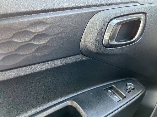 https://csb-strapi-files.fsn1.your-objectstorage.com/inventory-cars/images/8210f8896b694a7e3ff48124a3bb7c6f80e943cd/13_500_4237.jpg