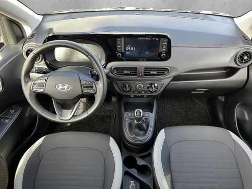 https://csb-strapi-files.fsn1.your-objectstorage.com/inventory-cars/images/8210f8896b694a7e3ff48124a3bb7c6f80e943cd/16_500_9470.jpg