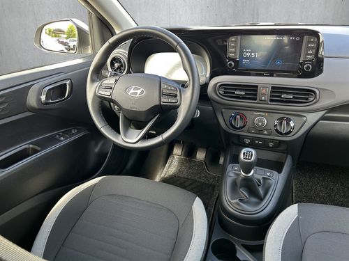 https://csb-strapi-files.fsn1.your-objectstorage.com/inventory-cars/images/8210f8896b694a7e3ff48124a3bb7c6f80e943cd/17_500_9318.jpg