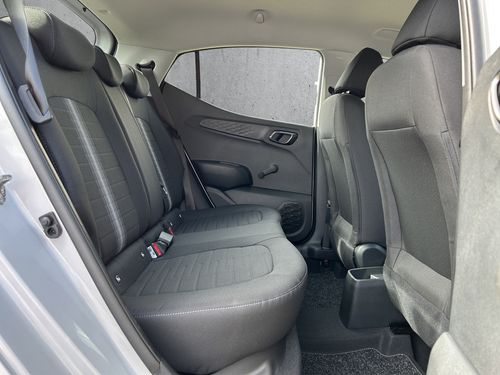 https://csb-strapi-files.fsn1.your-objectstorage.com/inventory-cars/images/8210f8896b694a7e3ff48124a3bb7c6f80e943cd/19_500_1596.jpg