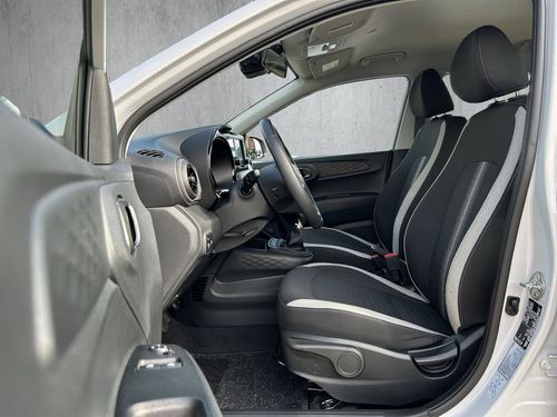 https://csb-strapi-files.fsn1.your-objectstorage.com/inventory-cars/images/8210f8896b694a7e3ff48124a3bb7c6f80e943cd/9_500_3422.jpg