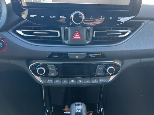 https://csb-strapi-files.fsn1.your-objectstorage.com/inventory-cars/images/82b0fafbe7a3fa113d28f7b6180321fa10e84b94/21_500_9161.jpg