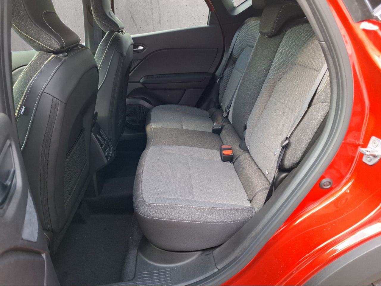 https://csb-strapi-files.fsn1.your-objectstorage.com/inventory-cars/images/82eda0383d4c9e2eca0f22d1d0fe7cb1f026e25d/14_1280_5088.jpg