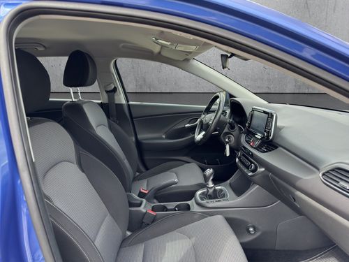 https://csb-strapi-files.fsn1.your-objectstorage.com/inventory-cars/images/83e41bc57e802dbe965677640f0fc29945bbb541/13_500_6300.jpg